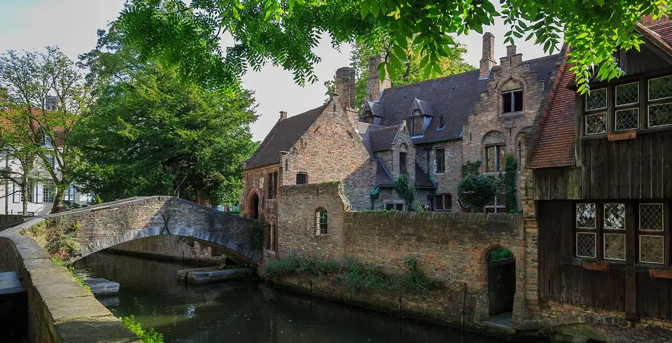 Bonifacius Bridge & Arentshof, Bruges